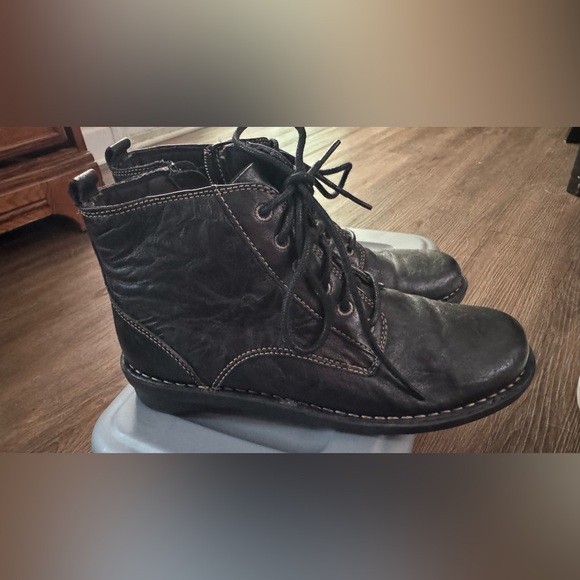 Clark’s Black Leather Ankle Boots - Picture 1 of 4